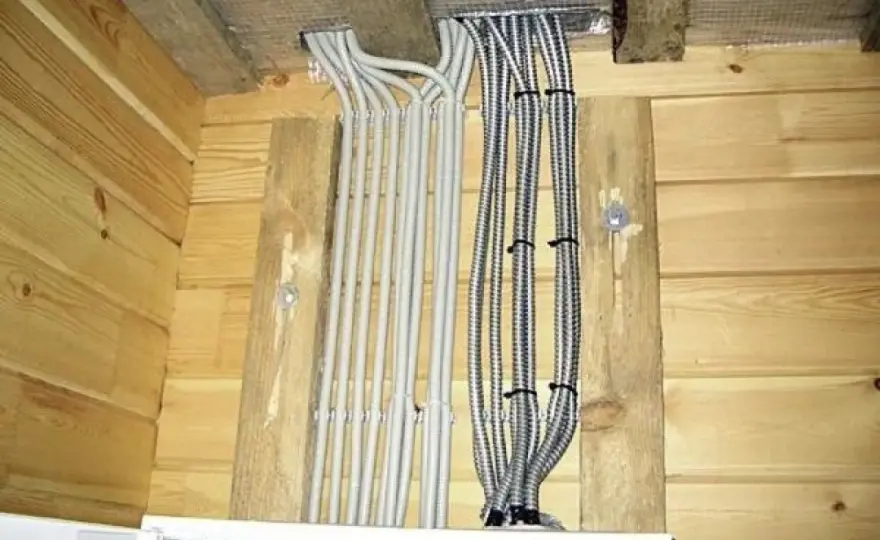 Instalacja elektryczna w domku drewnianym - jak ją zaplanować?