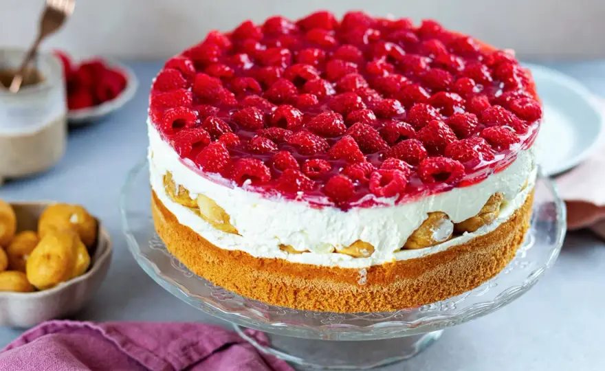 Windbeuteltorte mit Himbeeren - So wird sie perfekt & stabil