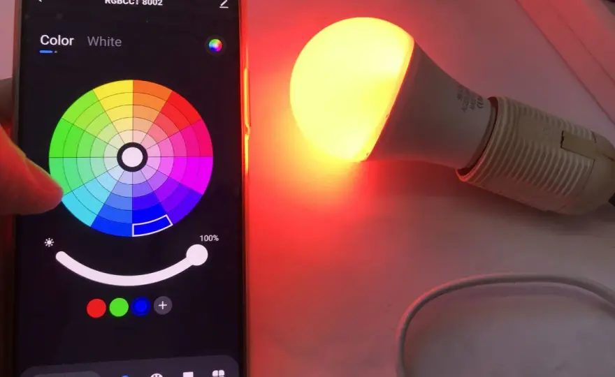 Jak podłączyć LEDy z telefonem - Wi-Fi czy Bluetooth? Poradnik