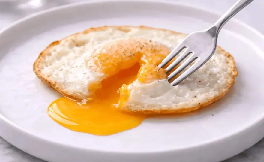 Œuf au miroir - la méthode simple pour un jaune coulant