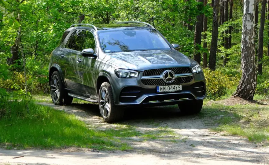 Mercedes GLE 300 d: Czy 4 cylindry wystarczą? Pełna analiza.