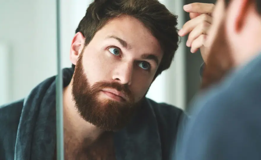 Pelo graso en hombres - La guía definitiva para controlarlo