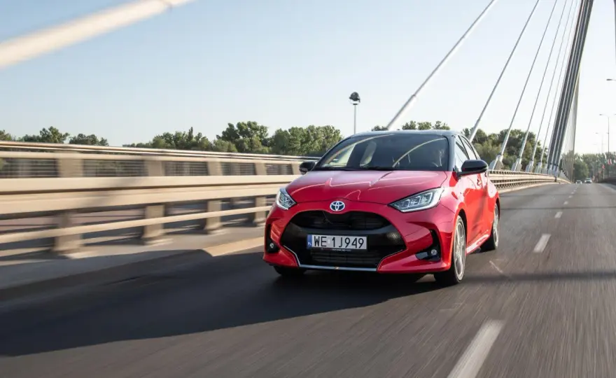 Toyota Yaris Hybrid - spalanie, wersje i zakup bez pomyłek