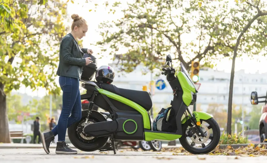 Ciclomotor en España - qué necesitas para circular legalmente