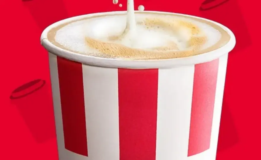 Czy w KFC jest kawa? Sprawdź, jakie rodzaje kawy oferują