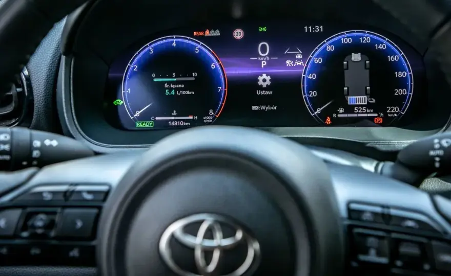 Ile pali Toyota Yaris 1.3 benzyna? Sprawdź realne spalanie i oszczędności