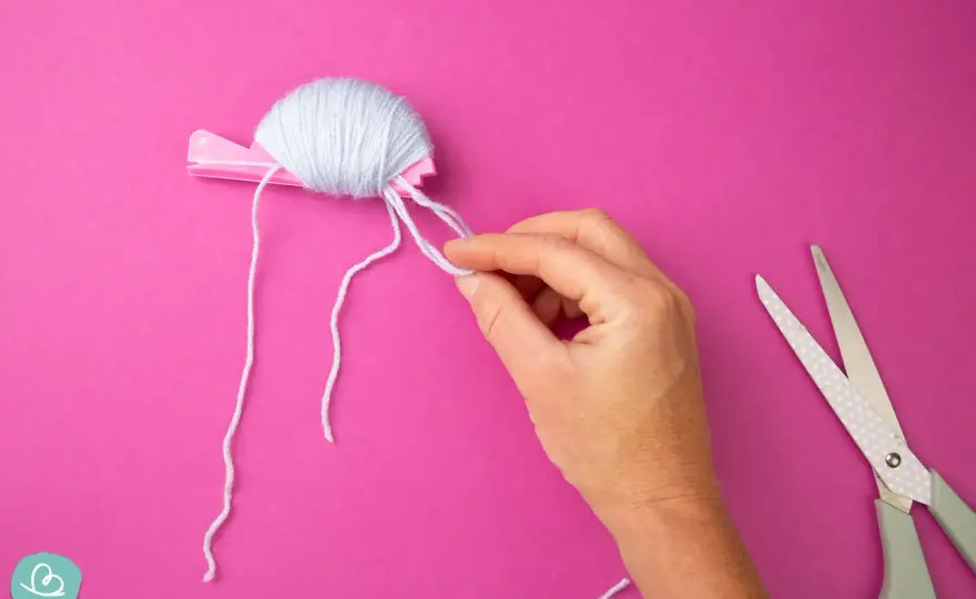 DIY Bommel für Mützen: So gelingen Ihre Pompons perfekt!