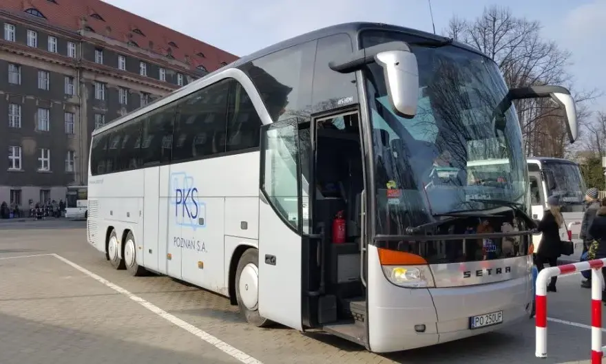 Ile kosztuje bus z Kołobrzegu do Dźwirzyna? Sprawdź ceny i trasy