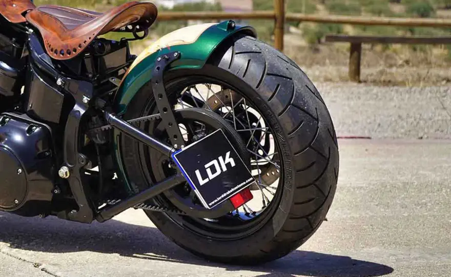 Medidas matrícula moto España - ¿Cuál es la tuya y cómo colocarla?