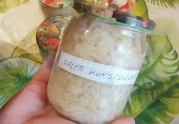 Jak zrobić sałatkę z selera ze słoika, która zachwyci smakiem