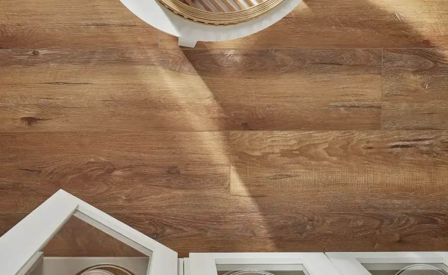 Panele laminowane czy winylowe? Wybierz mądrze!