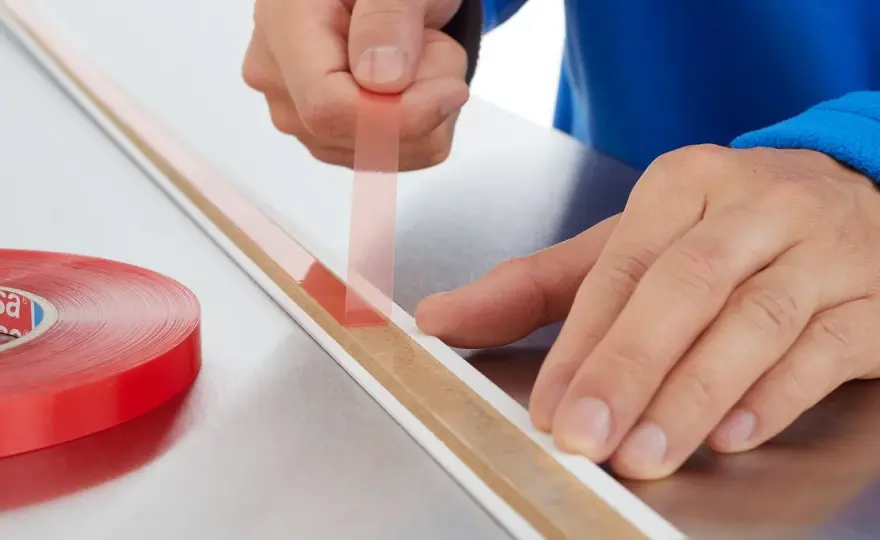 Cienka taśma dwustronna do metalu - Jak wybrać i stosować?