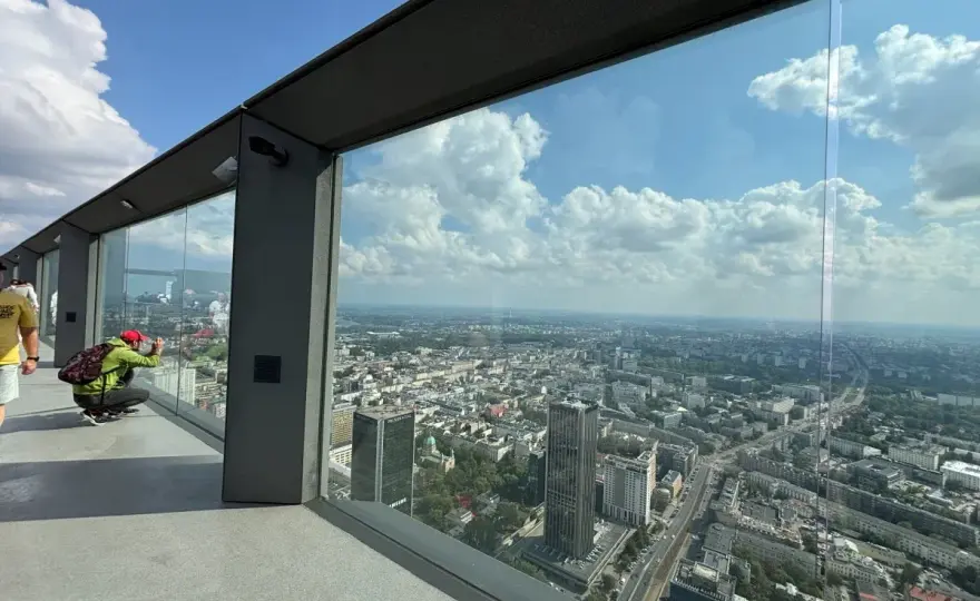 Varso Tower: Najwyższy budynek w Warszawie (310m). Zobacz taras!