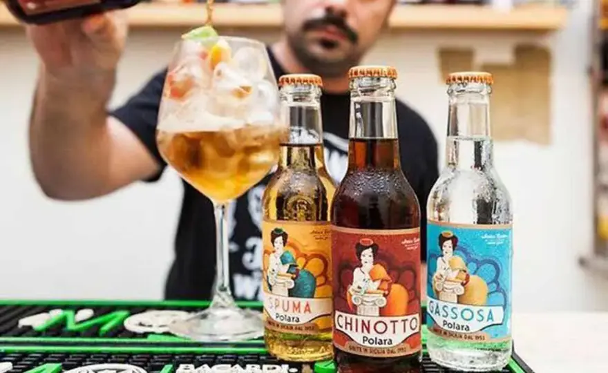 Chinotto napój: unikalny smak, który musisz spróbować w Polsce