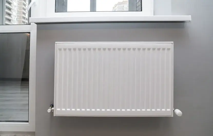 Dlaczego kaloryfery są pod oknami? Kluczowe powody dla efektywności ogrzewania