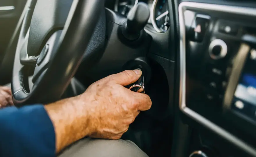 Cómo arrancar un coche de gasolina sin castigar el motor