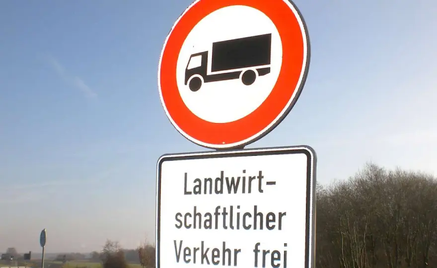 Landwirtschaftlicher Verkehr frei - Wann Sie wirklich fahren dürfen