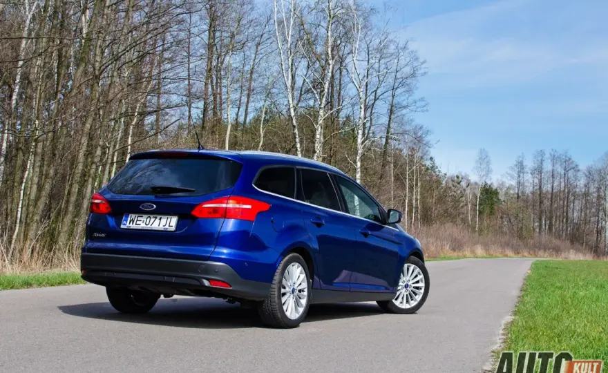 Pojemność baku Ford Focus Mk3 – różnice między wersjami nadwozia