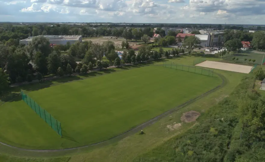 Ile metrów ma bieżnia wokół boiska szkolnego? Zaskakujące fakty!