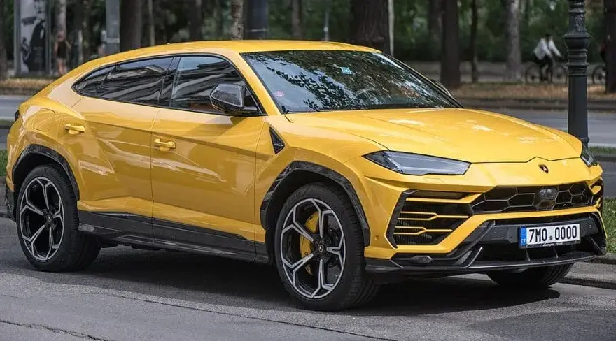 Lamborghini za 300 tys. zł? Poznaj ukryte koszty posiadania!