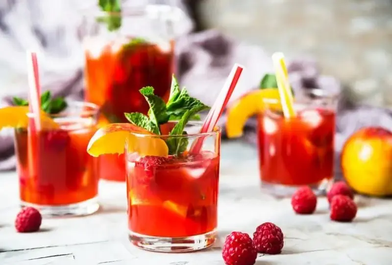 Najlepsze przepisy na drink z soplicy malinowej na każdą okazję