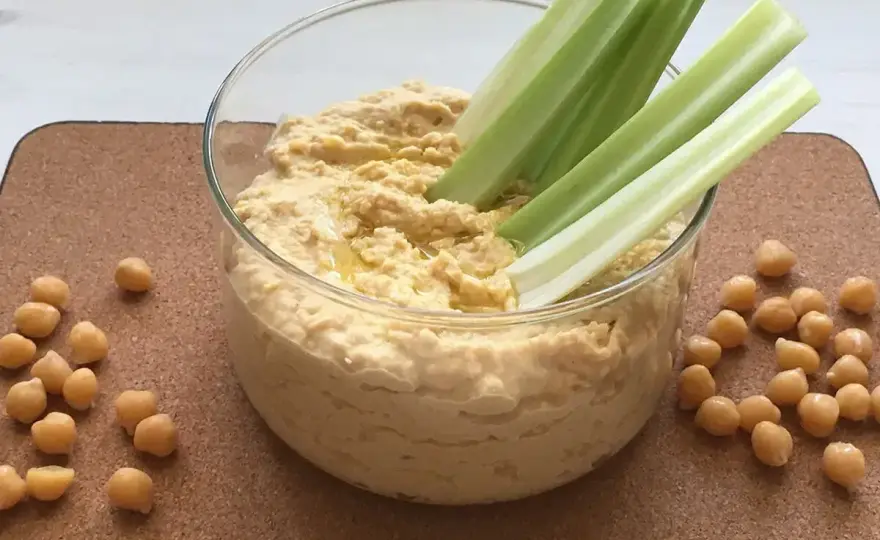 Kremowy hummus - Jak zrobić idealny, gładki dip?