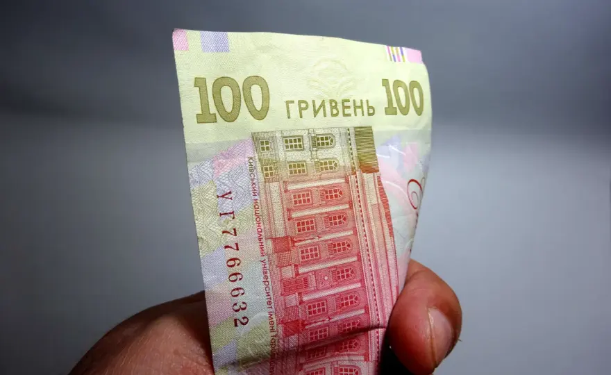 Ile zarabia lekarz na Ukrainie? Zaskakujące różnice w pensjach
