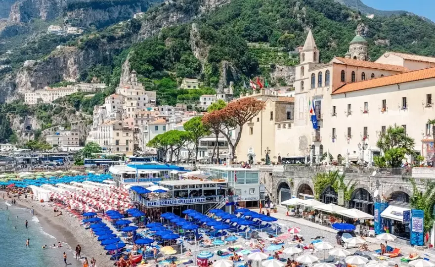  Odkryj niesamowite Wybrzeże Amalfi we Włoszech | Podróże 2023