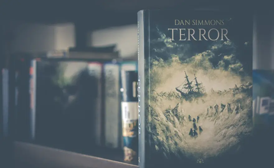 Terror Dana Simmonsa - Czy to horror, czy historyczna tragedia?