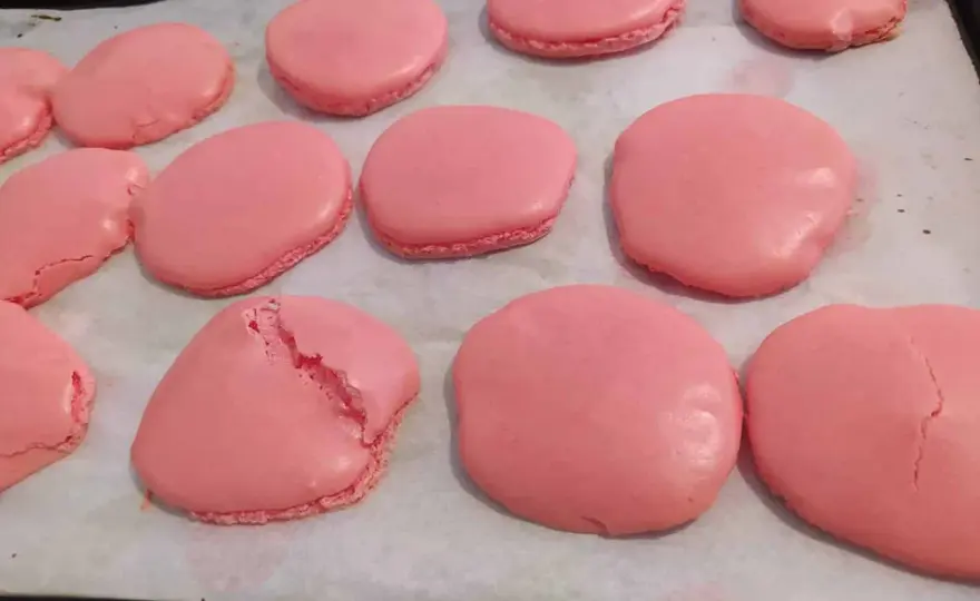 Macarons craqués - Les 5 erreurs fatales à éviter