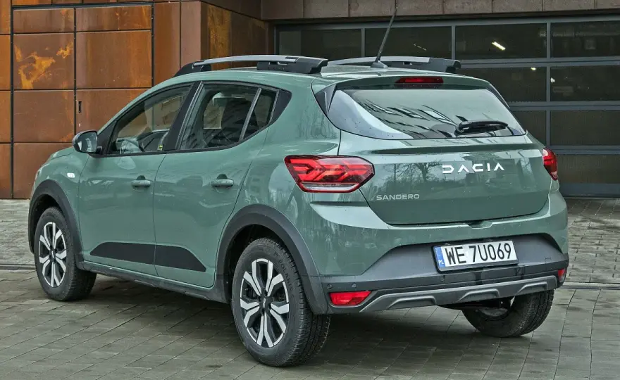 Dacia Sandero: kolory lakieru, ceny dopłat i praktyczne porady