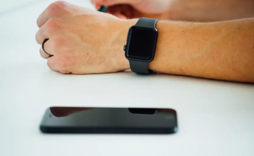 Bluetooth w smartwatchu - Jak włączyć i rozwiązać problemy?