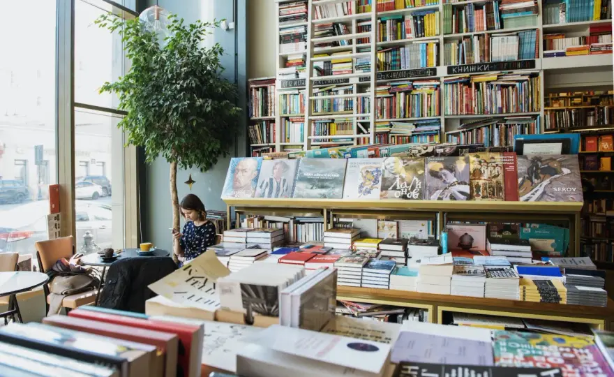 Nadprodukcja książek: dlaczego bestsellery żyją krócej?