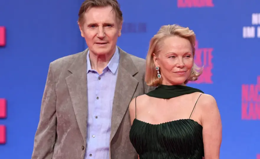 Romans Liama Neesona i Pameli Anderson. Co ich połączyło?