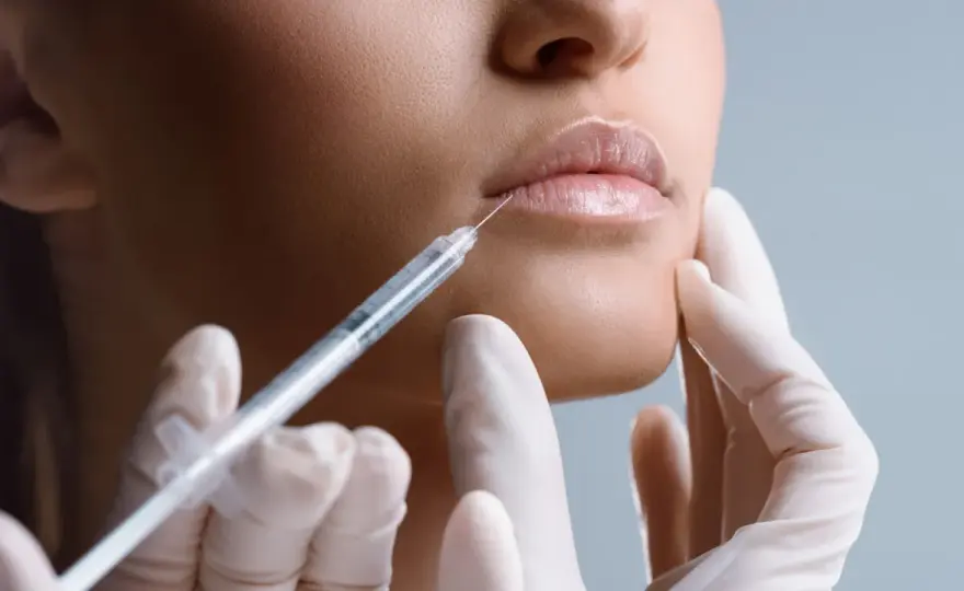 Ile kosztuje botox ust? Ceny zabiegów w Polsce i co wpływa na koszt