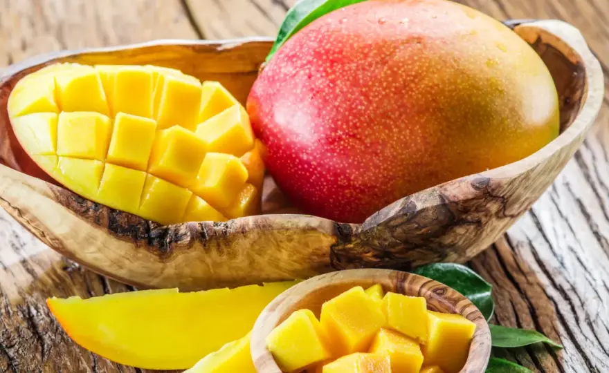 Mango - właściwości, kalorie i jak jeść? Poznaj prawdę!