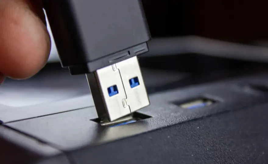 Telefon nie widzi pendrive'a? 5 kroków do rozwiązania problemu!
