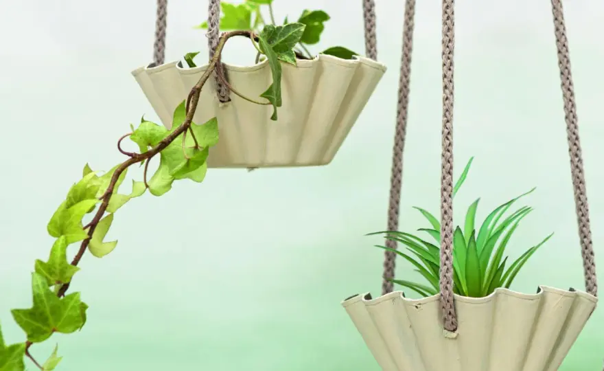 Kwietnik DIY: Pomysły na stylowe donice z drewna, metalu i recyklingu