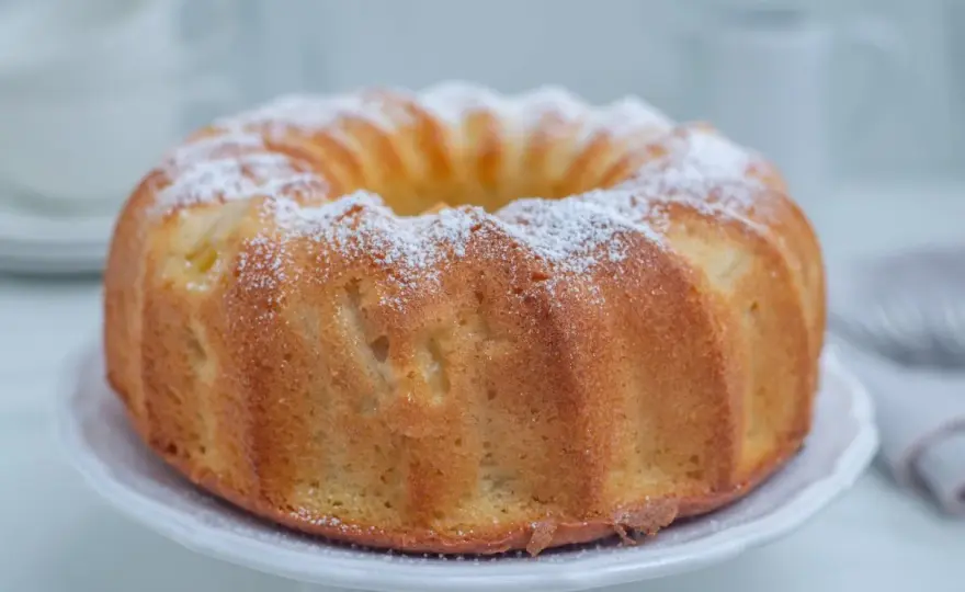 Wegańska babka cytrynowa, która zawsze wychodzi lekka i wilgotna