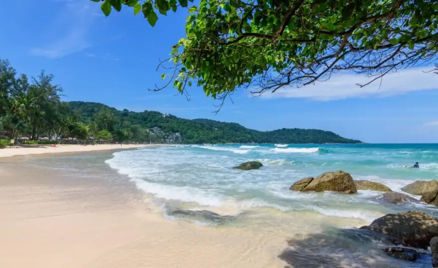 Plaża Kata Phuket - Idealny balans? Sprawdź!