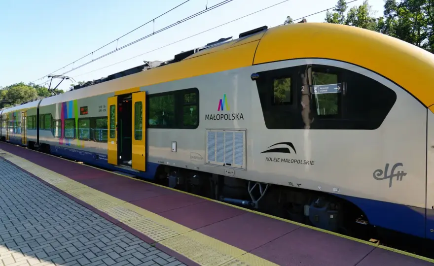 Kolei czy koleji? Jak pisać poprawnie i nie mylić znaczeń