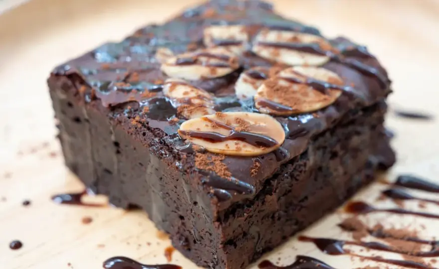 Brownie idealne - wilgotne i z chrupiącą skórką. Jak je zrobić?