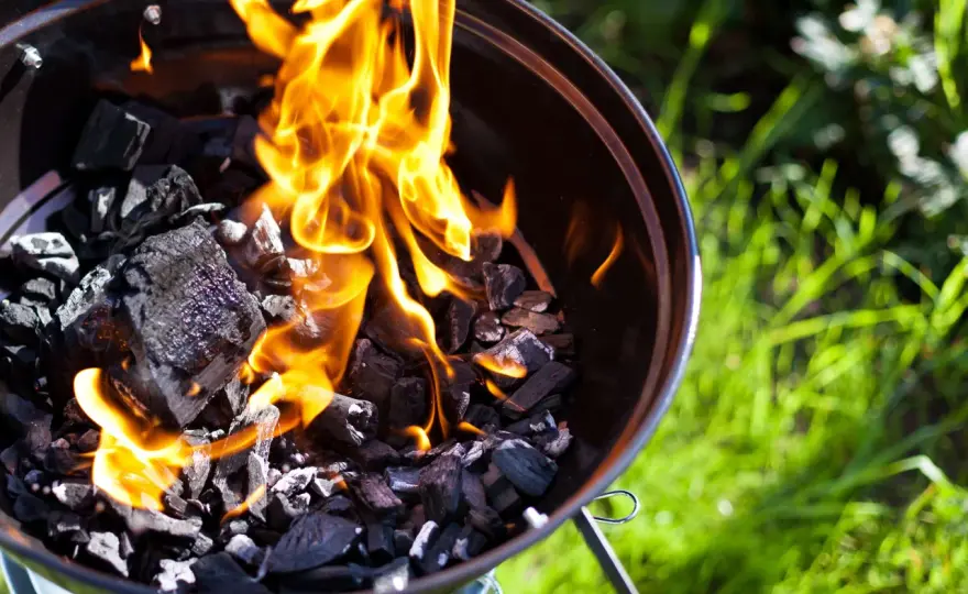 Allumer un barbecue sans rater la braise - Guide complet
