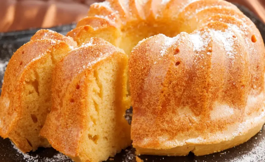Babka wielkanocna - jak upiec puszyste ciasto i uniknąć zakalca?