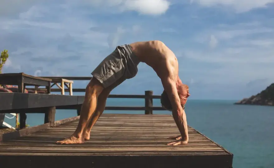 Wheel pose, czyli urdhva dhanurasana - jak wejść bezpiecznie?