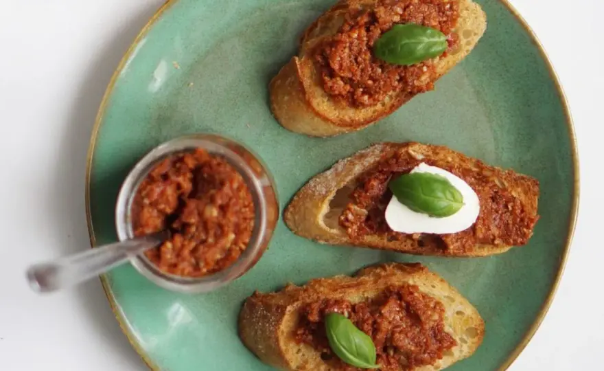 Pesto pomidorowe - Jak zrobić idealnie gęsty sos i uniknąć błędów?
