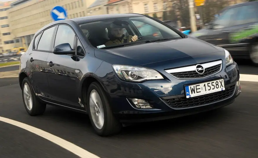Opel Astra J 1.6 benzyna - Czy warto? Spalanie, usterki, zakup.