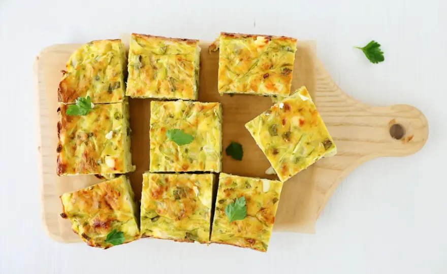 Frittata z cukinią - prosty przepis na kremowy włoski omlet