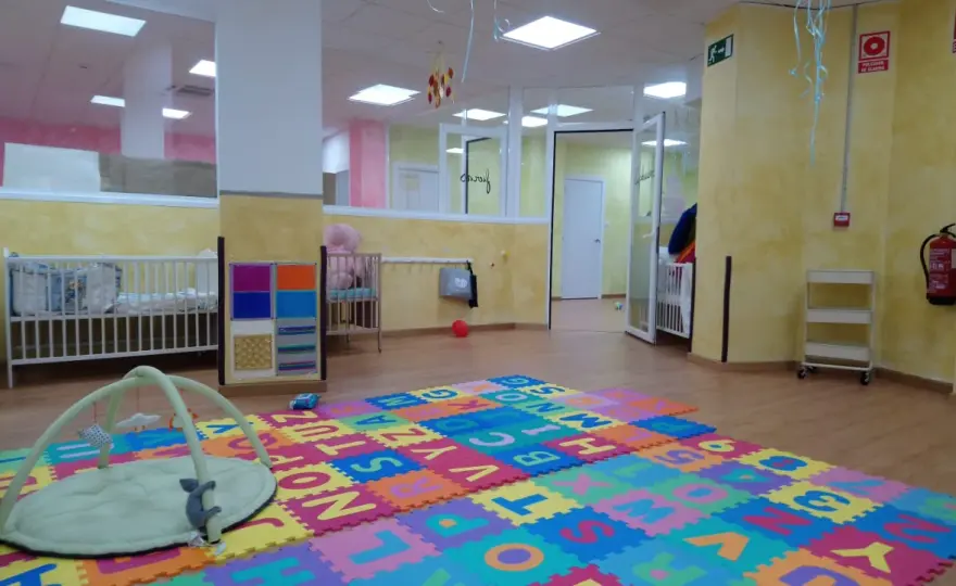 Escuela infantil vs. guardería - ¿Cuál elegir en España?