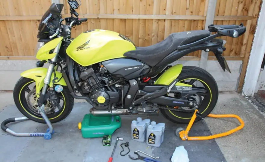 Cambio olio moto - Guida completa per farlo senza errori